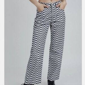 Ragged Jeans High Rise Black and White Wave Design